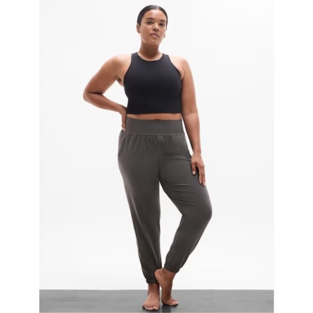 NWT Athleta Salutation High Waisted Joggers 2.0 Large